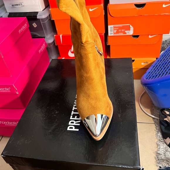 Boots - Picture 3 of 3